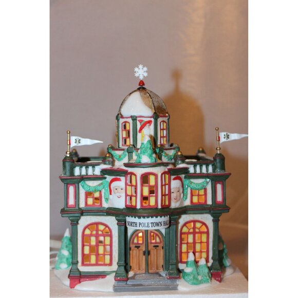 Dept 56 North Pole Village - Town Hall - Musical - Picture 5 of 6